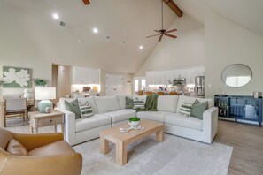 Smart-TV, Tischfußball, Tischtennisplatte, Stereoanlage