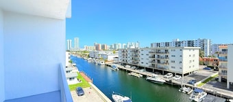 Top Location Waterfront Balcony Dream