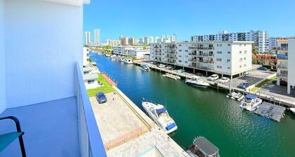 Top Location Waterfront Balcony Dream