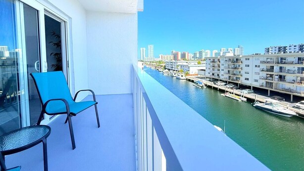 A balcony with a view of a marina and city skyline. - Top Location Waterfront Balcony Dream (North Miami Beach)