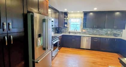 Charming estate with large rooms and AC in quaint Cortland