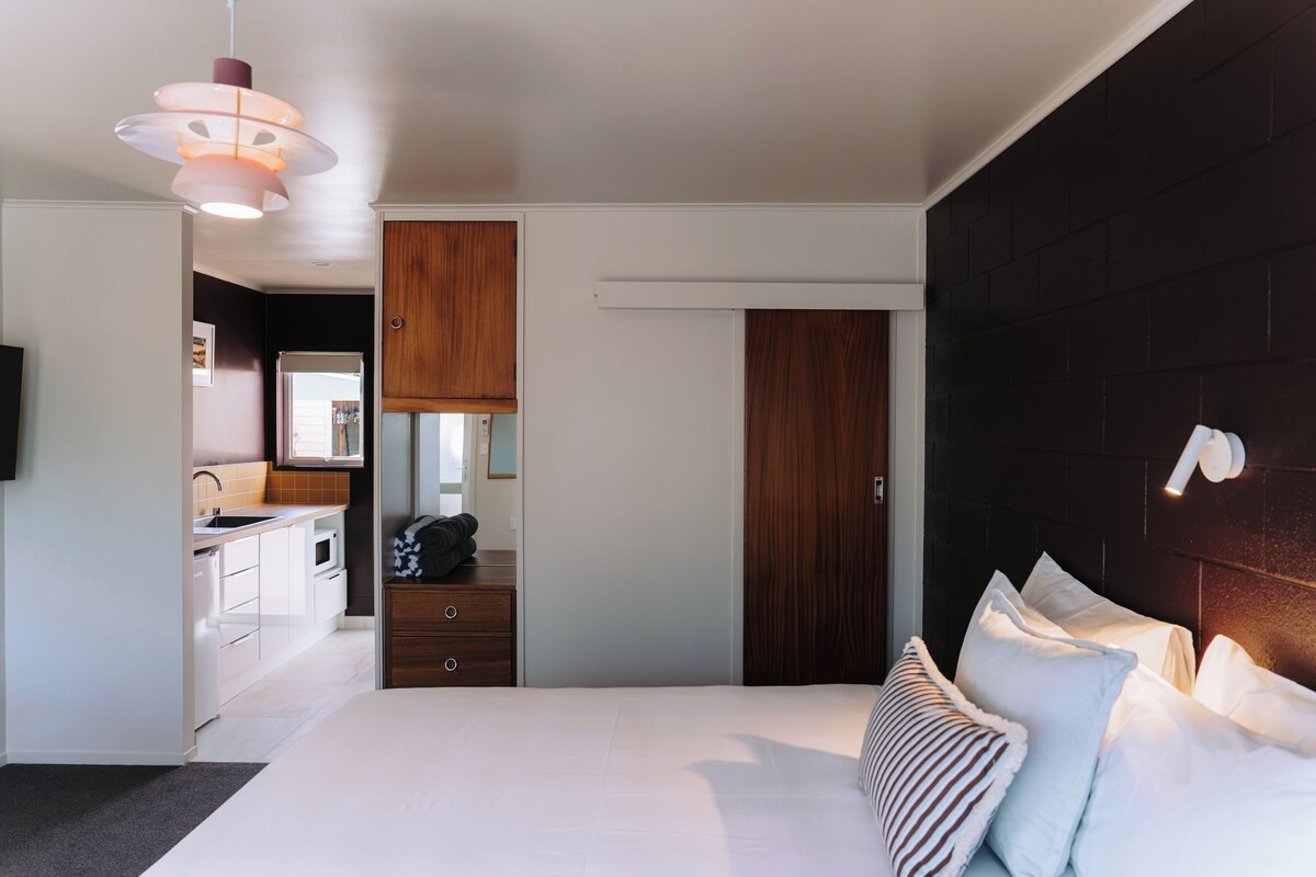 Premium Studio Suite | Premium bedding, WiFi (free)