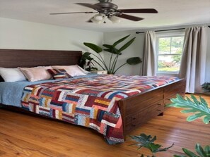 4 bedrooms, iron/ironing board, WiFi, bed sheets