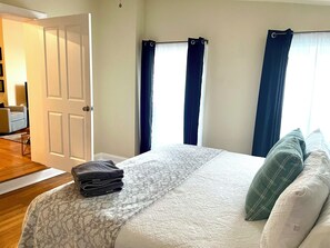 1 bedroom, desk, iron/ironing board, free WiFi - Station House East: Upscale Loft in the Historic District Cambridge, MD (Cambridge)