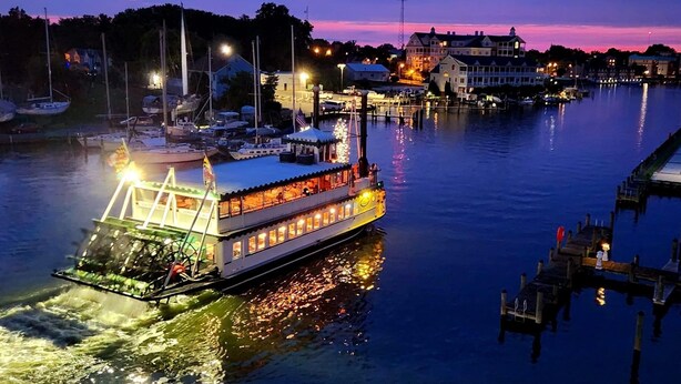A riverboat docked at a marina with a waterfront view, surrounded by buildings and other boats. - Station House East: Upscale Loft in the Historic District Cambridge, MD (Cambridge)