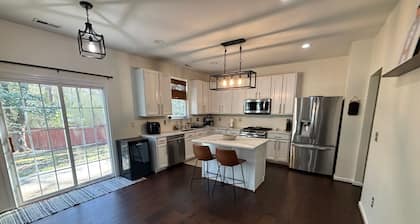 4-Bedroom House in charming Raleigh near Coastal Credit Union Music Park!