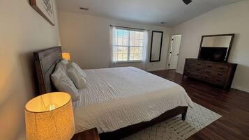 4 bedrooms, desk, iron/ironing board, free WiFi