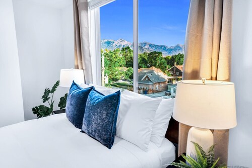 Sugarhouse! Mountain View 3BR, 2BA Gym, Parking