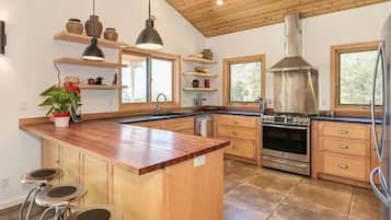 Micro-ondes, four, plaque de cuisson, lave-vaisselle