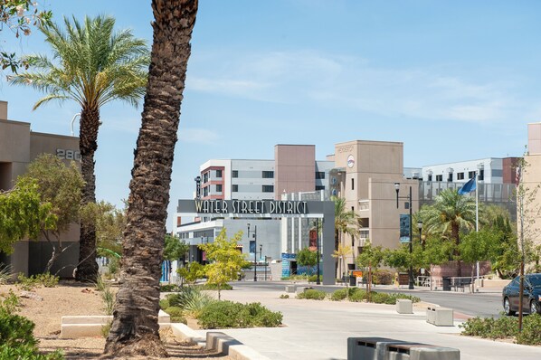 Miscellaneous - Walk On Water Street - Townhouse in historic downtown Henderson (Henderson)