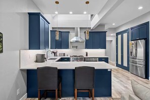 Microones, forn, placa de cuina i rentaplats