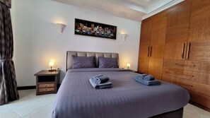 2 habitaciones, tabla de planchar con plancha, wifi y ropa de cama