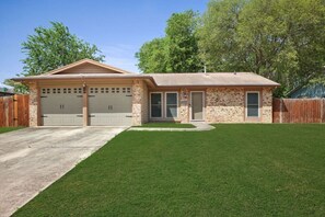 Exterior - Cozy 3BR Home | Family-Friendly | Near Attractions (San Antonio)