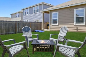 Property grounds - King Suite by AFB & Sea World | Pool + Playground (San Antonio)