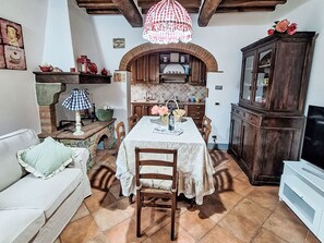 TV - Gaiole Apartament by Interhome (Gaiole in Chianti)