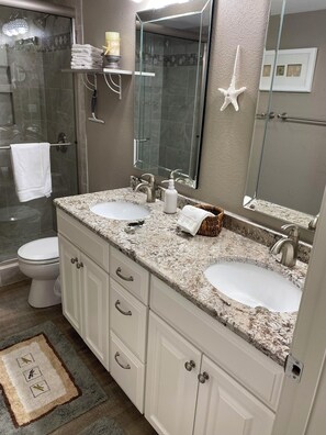 Shower, hair dryer, towels, soap - Stunning, updated lakefront 2-bedroom condo.  14x40 boat slip available for rent (Osage Beach)