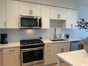 Mikrowelle, Ofen, Herdplatte, Geschirrspüler