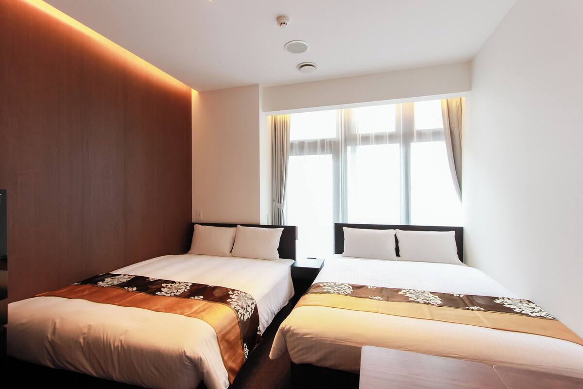Kamar Quadruple Comfort | Wi-Fi gratis dan seprai linen
