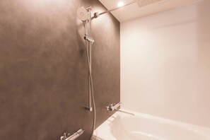 Hair dryer, slippers, towels, shampoo - The Arbor Hotel (Fukuoka)