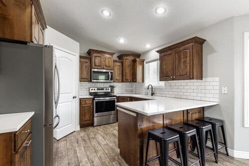 The Family Falls Retreat | Sleeps 12 | Hot Tub