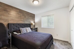 6 habitaciones, tabla de planchar con plancha y cuna de viaje 