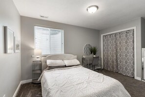 6 habitaciones, tabla de planchar con plancha y cuna de viaje 