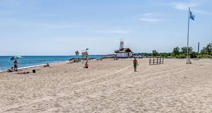 Lakefront Beach House in the City