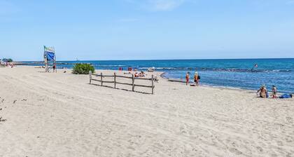 Lakefront Beach House in the City