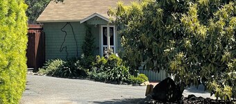 Serene cottage with fitness room in Carpinteria