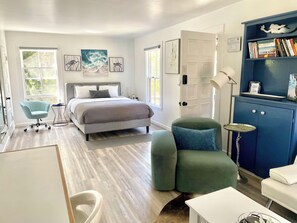 1 bedroom, in-room safe, desk, iron/ironing board - Serene stay with gym, orchard, horses, bunnies, chickens and a pond in CARP! (Carpinteria)