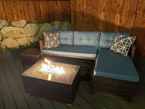 Property grounds - Serene stay with gym, orchard, horses, bunnies, chickens and a pond in CARP! (Carpinteria)