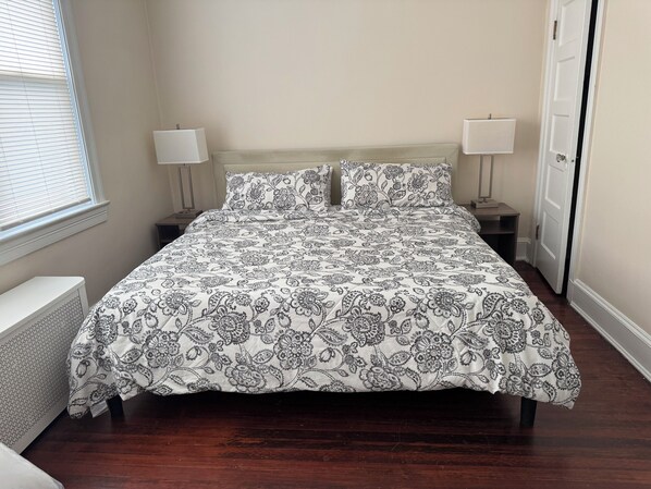 3 bedrooms, iron/ironing board, WiFi, bed sheets