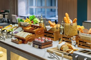 Daily buffet breakfast (CNY 58 per person) - AI Lives In The Future Hotel (Chengdu)