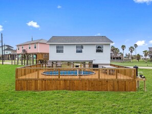 Terrace/patio - Classic, Cozy Bungalow With Large Deck Near Beach (Surfside)