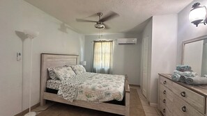 1 bedroom, iron/ironing board, free WiFi, bed sheets - Riverfront Cozy 1-bedroom B (Melbourne)