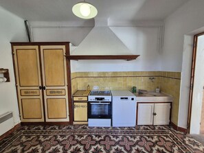 Réfrigérateur, micro-ondes, four, lave-vaisselle