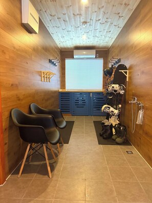 المنشأة من الداخل