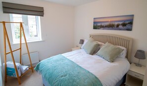 2 chambres, fer et planche à repasser, lit parapluie