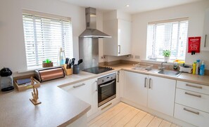 Kühlschrank, Herdplatte, Geschirrspüler