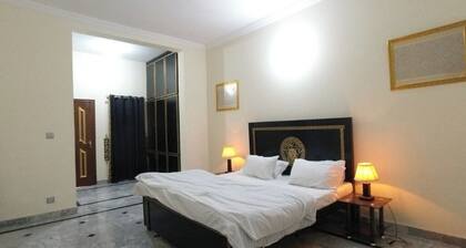 Room-charming B&B in Rawalpindi Male ONL