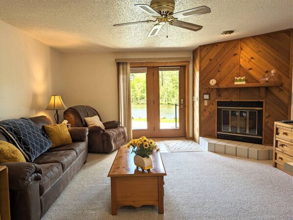TV, fireplace - 1BR UpperDells Riverfront: Jacuzzi, Pool & Hot Tub (Wisconsin Dells)