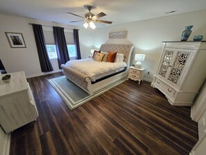 4 Schlafzimmer, Bügeleisen/Bügelbrett, WLAN, Bettwäsche
