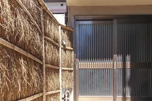 Exterior - Kitashinjuku House (Tokyo)