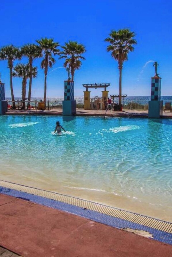 Piscina coberta i piscina a l'aire lliure 