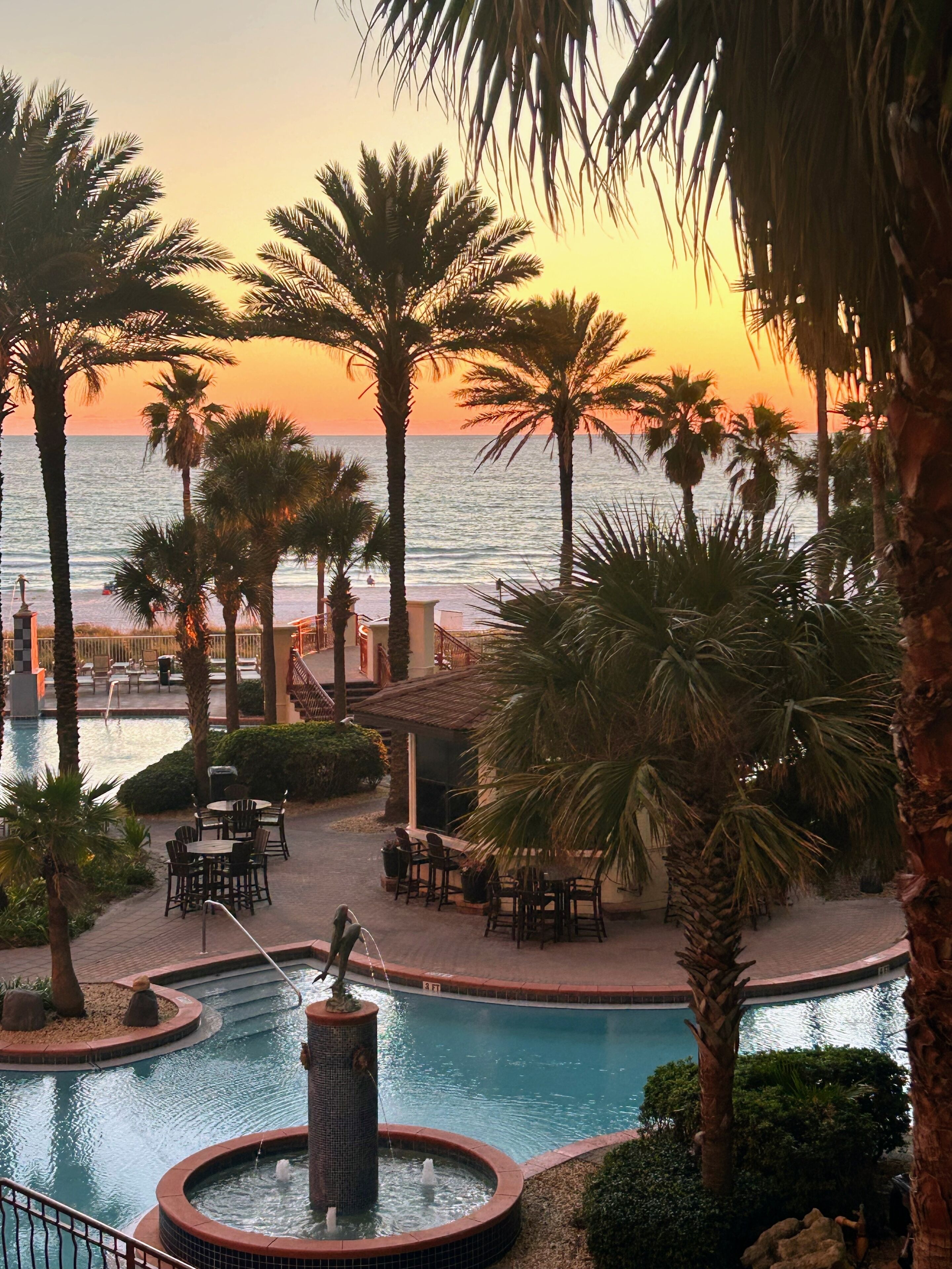 Innendørsbasseng og utendørsbasseng