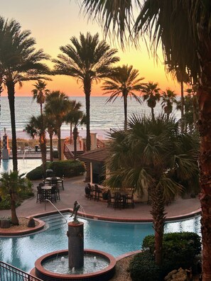 Piscine couverte, piscine extérieure