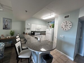 Microondas, horno, parrilla de estufa y lavavajillas 