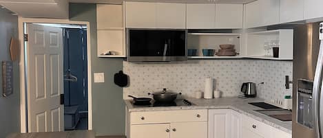 Refrigerador, microondas, horno y parrilla de estufa