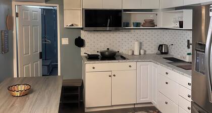 Zenbnb Lansdowne escape, with secure parking spot