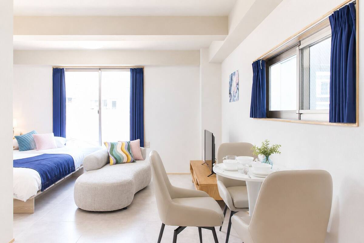 Apartment, Non Smoking (401, 3 people) | Living area | Flat-screen TV